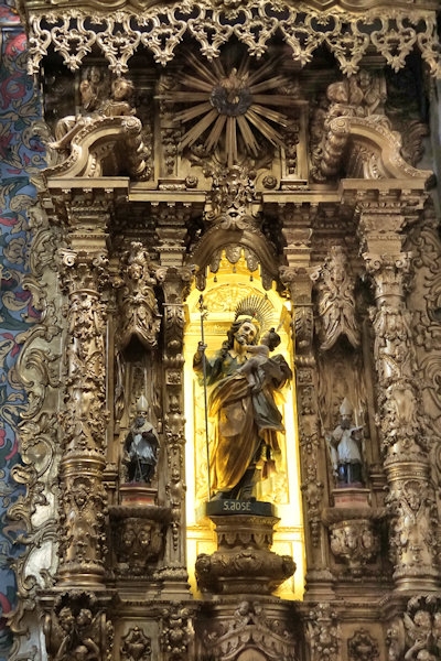 Inside the Church of Carmelitas