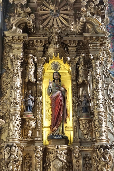 Inside the Church of Carmelitas