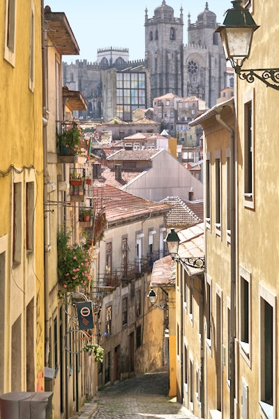 In the old part of Porto, with the Cathedral in view