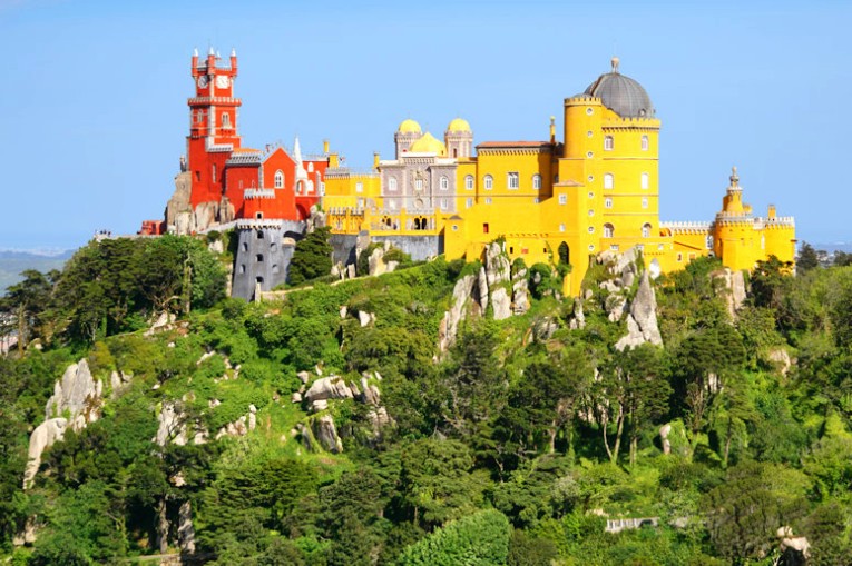 In the Middle Ages a chapel dedicated to Our Lady of Pena was built on the top of the hill above Sintra. 