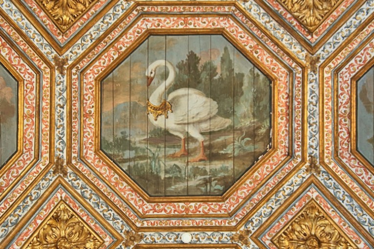 Inside Sintra Palace: the Swan Room