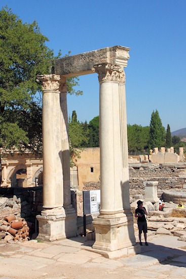 Ephesus_9681.jpg