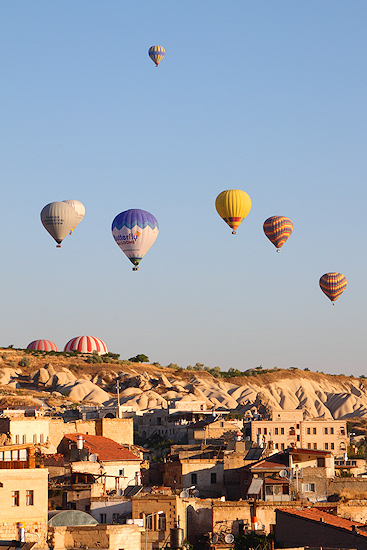 BalloonsOverGoreme_Cappodocia_2734.jpg