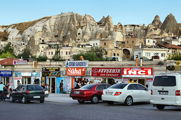 DSC02210_Goreme_MainStreet.jpg