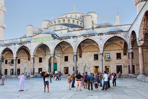 Istanbul_BlueMosque_2640.jpg