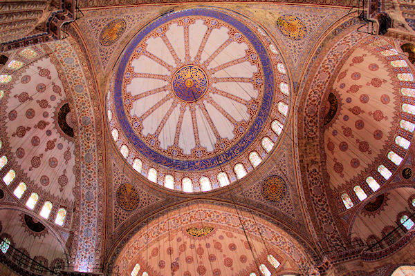 Istanbul_BlueMosque_Interior_2644.jpg