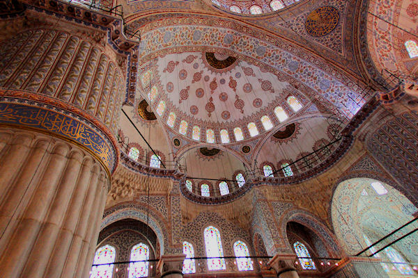 Istanbul_BlueMosque_Interior_2646.jpg