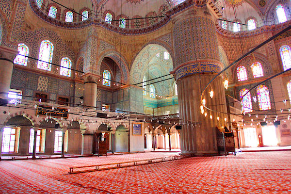 Istanbul_BlueMosque_Interior_2650.jpg