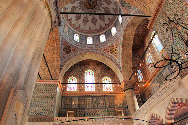 Istanbul_BlueMosque_Interior_2655.jpg