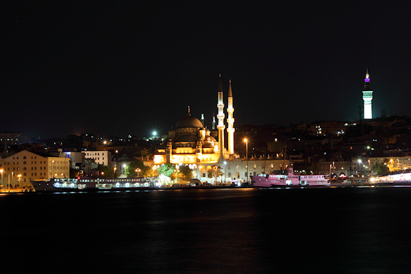 Istanbul_NightViews_9410.jpg