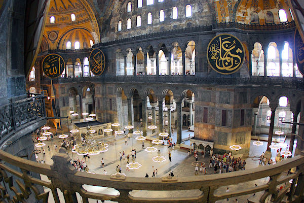 Istanbul_SanSophia_Interior_2674.jpg