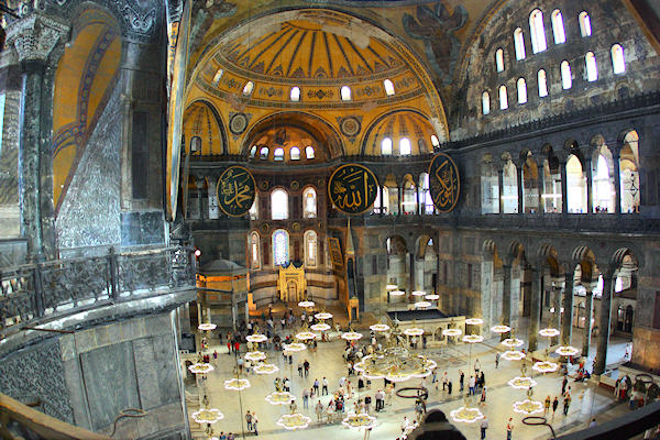 Istanbul_SanSophia_Interior_2675.jpg