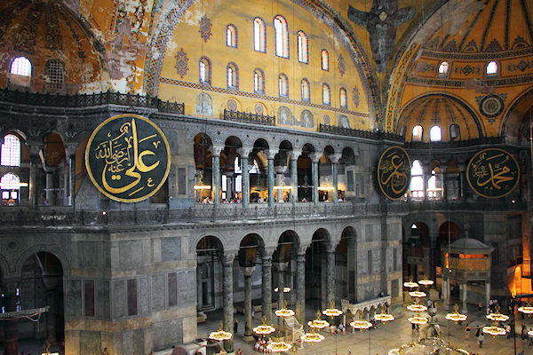 Istanbul_SanSophia_Interior_9157.jpg